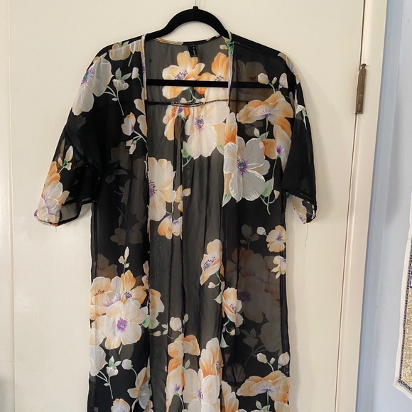 Floral kimono/beach cover up lightweight - Picture 2 of 5